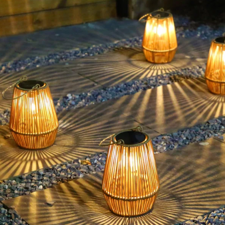 Lanterne Solaire en Rotin – Éclairage Extérieur