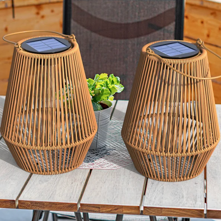 Lanterne Solaire en Rotin – Éclairage Extérieur